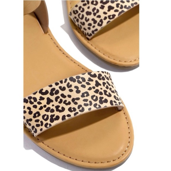 Cheetah Print Strappy Flat Sandals - Picture 3 of 9